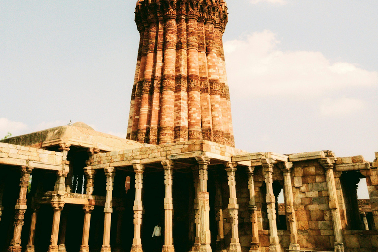 Delhi: Qutub Minar Skip-the-Line Private Tour with Transfers Delhi: Qutub Minar Tour with Car, Driver, Guide & Entry Fees