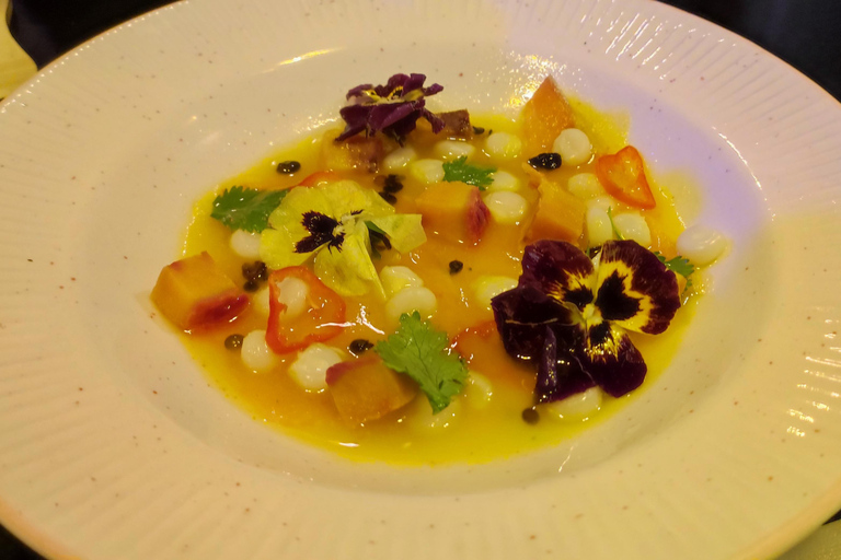 Cours de cuisine et visite du marché avec un chef local