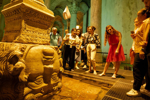 托普卡帕宫 + 大教堂地下水宫殿门票和语音导览托普卡普宫 + 地下水宫殿门票和语音导览