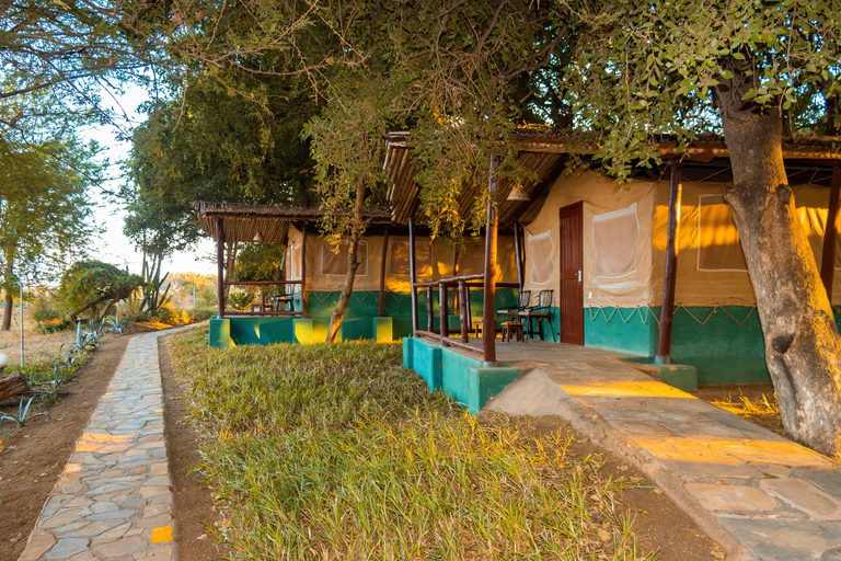 From Diani Beach or Mombasa: 2-Day Tsavo East Safari