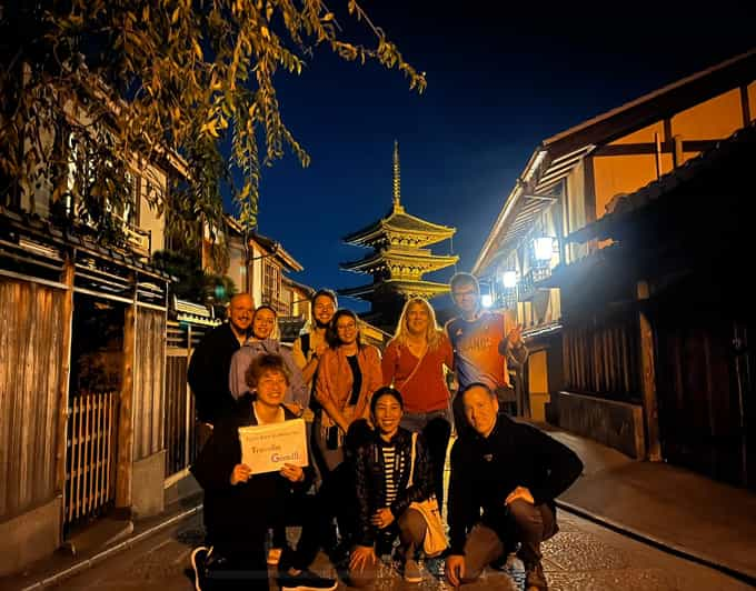 Kyoto Promenade Nocturne Dans Le Quartier Des Geishas Et Situation