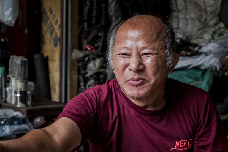 Tour fotografico nel mercato dei ladri di HanoiTour fotografico del mercato dei ladri di Hanoi