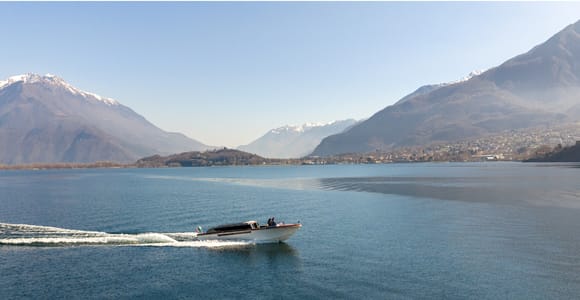 The Enchantment of Upper Lake Como: 1-Hour Private Tour by Venetian Taxi Limousine