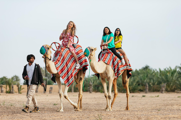 Dubai: Passeio de balão ao nascer do sol com passeio de camelo e café da manhã