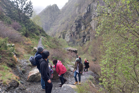 Kazbegi: Wycieczka z przewodnikiem do wodospadu Gveleti