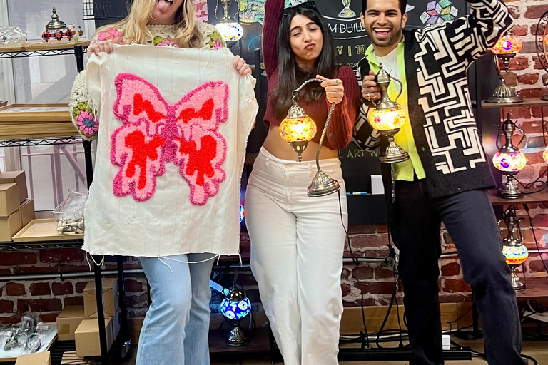 San Jose: laboratorio di lampade a mosaico turcheSan Jose: Laboratorio di lampade a mosaico turche