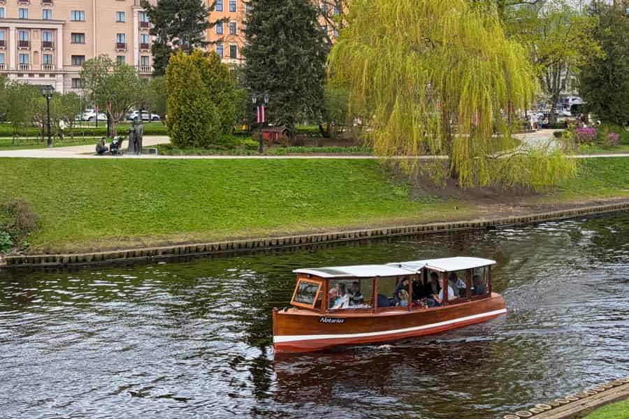Riga: Historische Kanal-Bootstour mit Audioguide. Foto: GetYourGuide