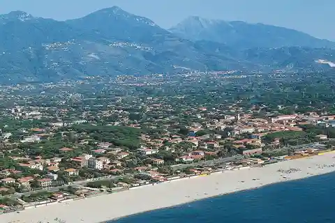 Desde Forte dei Marmi: Tour del Parmigiano, Prosciutto y Ferrari