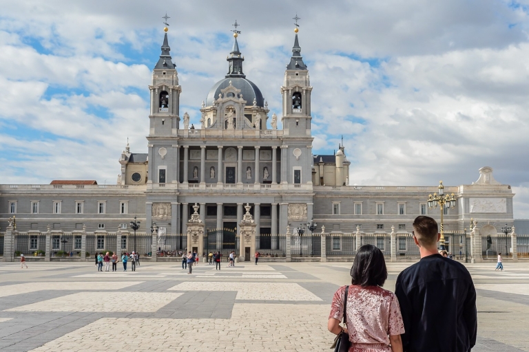 Madrid: tour guiado del Palacio Real sin colasTour en inglés