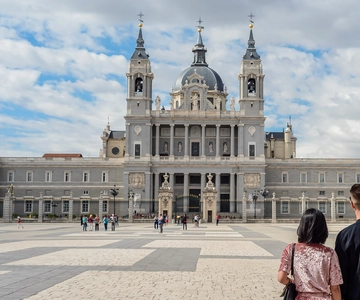 Royal Palace Tour with Optional Royal Collections