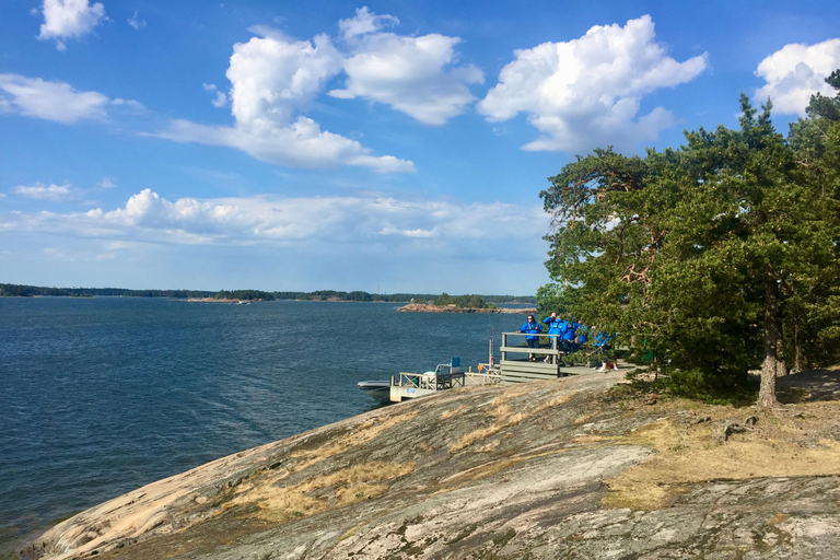 Helsinki: Private RIB Boat Cruise with Snacks and Drinks