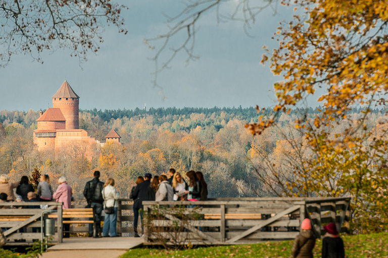 Dagsutflykt till Gauja nationalpark: Djur och slottDagsutflykt till Sigulda: bob, slott och grotta