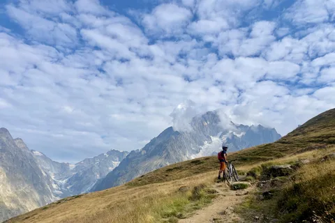 Courmayeur: Ebike Tour in Val Ferret up to Rifugio Elena