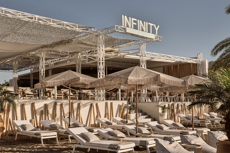 Zakynthos: Infinity Beach Club Day Pass with Food & Drinks
