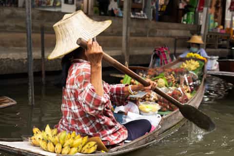Bangkok: Damnoen Saduak Canals & Maeklong Train Market - Image 3
