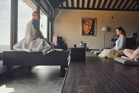 Jeju: Tea Meditation in a temple with Head Monk