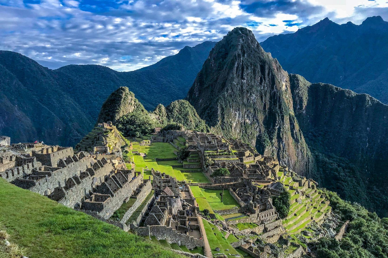Sacred Valley + Machupicchu 2D/1N Valle Sagrado + Machupicchu 2D/1N (return by train)