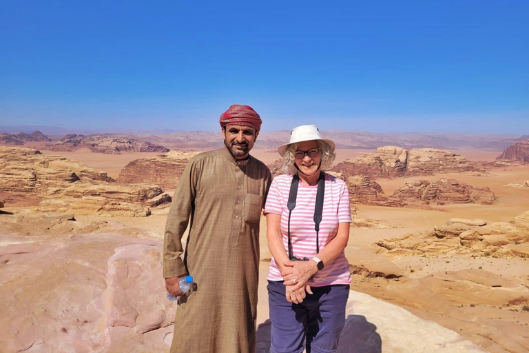 Wadi Rum: Overnight Jeep Tour with Meals and Sandboarding