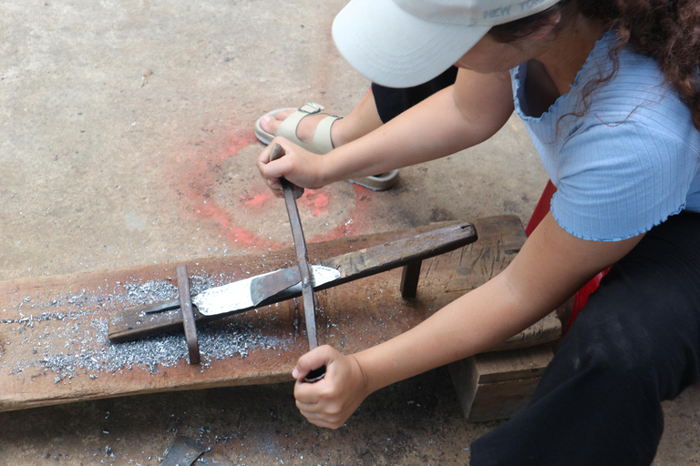 Hoi An: Knife-making Workshop with Hotel Pickup