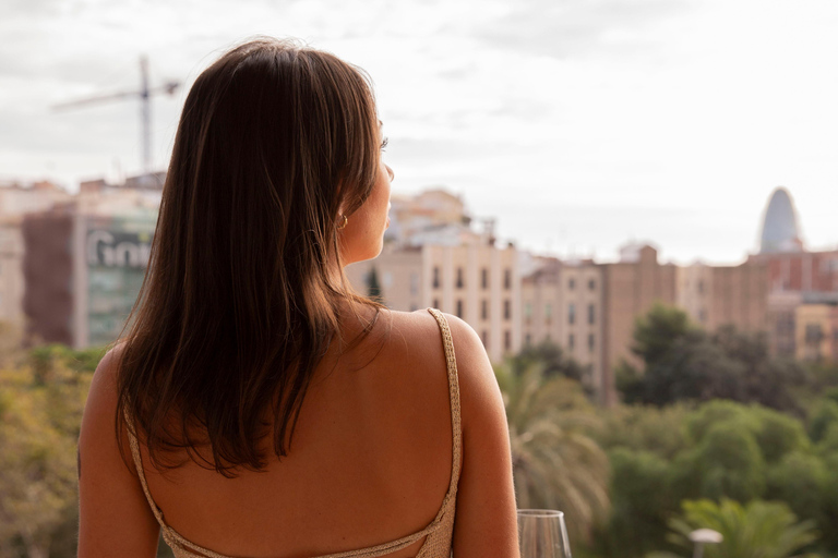 Prywatna degustacja wina z widokiem na Sagrada Familia i posiłkiem tapas