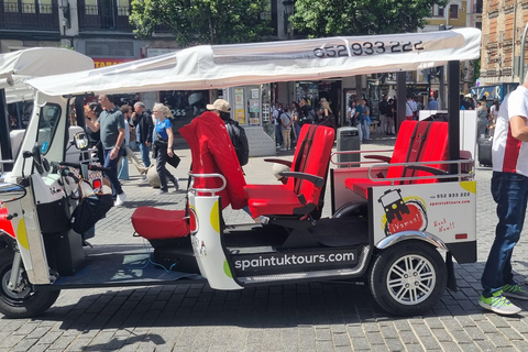 Madri: Tour guiado na cidade em um Tuk TukPasseio de Tuk Tuk de 1 hora