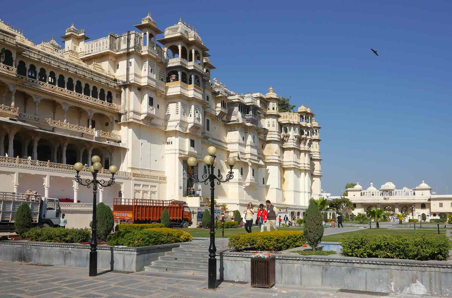 Private Tour durch den Stadtpalast von Udaipur mit englischsprachigem Guide