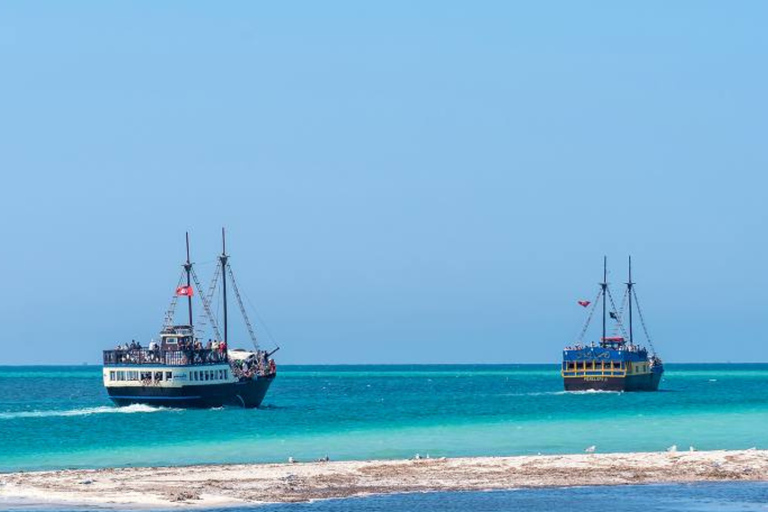 Djerba: Pirate Ship Cruise to Flamingo Island with Lunch
