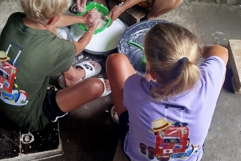 Lombok: aprende la forma tradicional de elaborar aceite de coco.Lombok: aprende la forma tradicional de elaborar aceite de coco