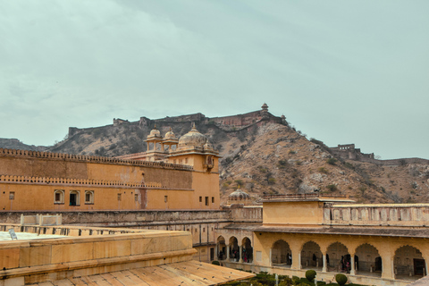 Ab Delhi: Jaipur Stadtrundfahrt mit dem Privatwagen