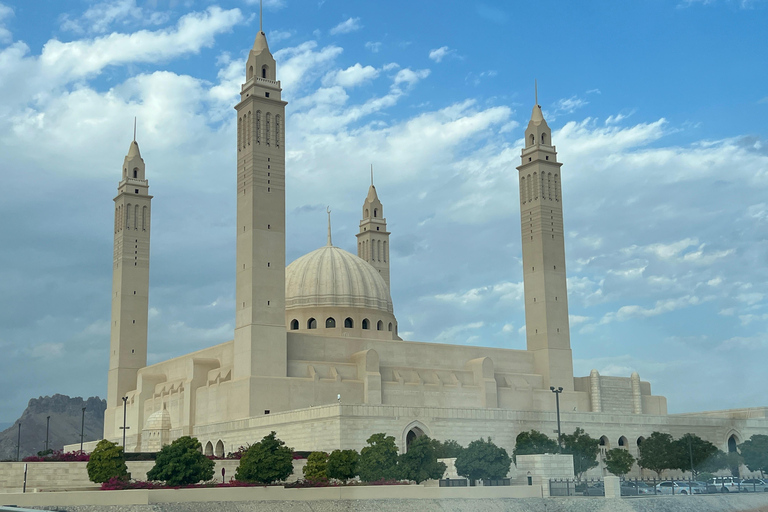 Tour di gruppo: Grande Moschea del Sultano Qaboos e Nizwa