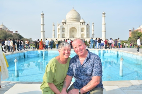 Depuis Delhi : visite privée du Taj Mahal et d'Agra en voiture avec repasVoiture, chauffeur, guide, billets d'entrée et repas dans un hôtel 5 étoiles