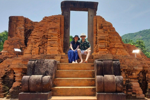 Hoi An : Tour guidato del Santuario di My Son con giro in barca e pranzo