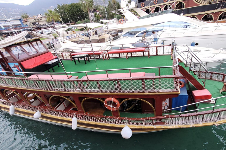 Alanya: Wine Boat with Dinner and Snacks (Adults-Only) Alanya:Adults-Only Wine Boat with Dinner and Snacks Transfer