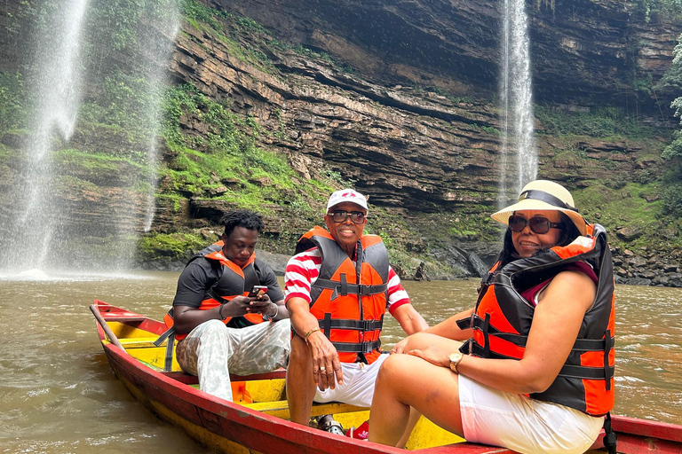 "Ghana Unveiled: Esplora il cuore dell'Africa occidentale" in 7 giorni."Ghana svelata: scopri il cuore dell'Africa occidentale" .