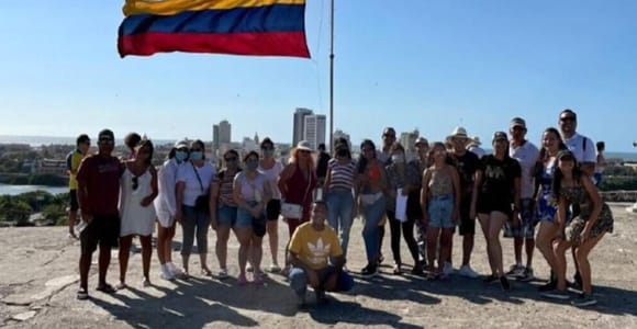CARTAGENA: BILINGUAL HISTORICAL CITY SIGHTSEEING TOUR IN A TRADITIONAL CHIVA