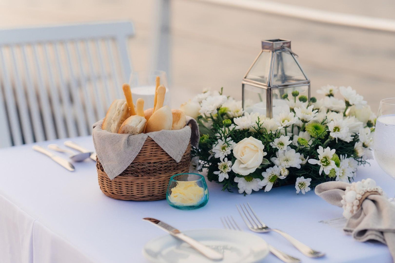 Bali Benoa: 5-Course Romantic Evening Cruise with Live Music Dinner Cruise with Round-Trip Hotel Transfers