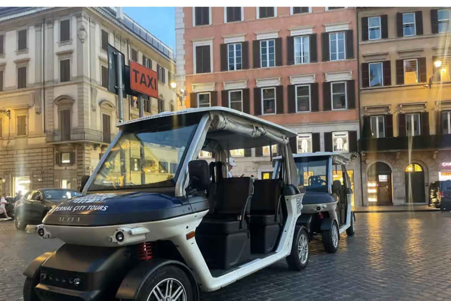 Visite Rome en voiturette avec apéritif privé