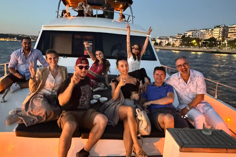 Istanbul: Bosphorus Sunset Cruise with Snacks and Wine Istanbul: Bosphorus Sunset Cruise without Wine