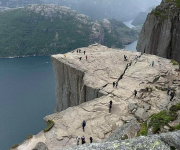 Stavanger: 8-Day Guided Trekking Tour with Accommodation