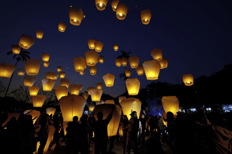 Chiang Mai: Geführtes Loy Krathong Laternenfest mit Abendessen