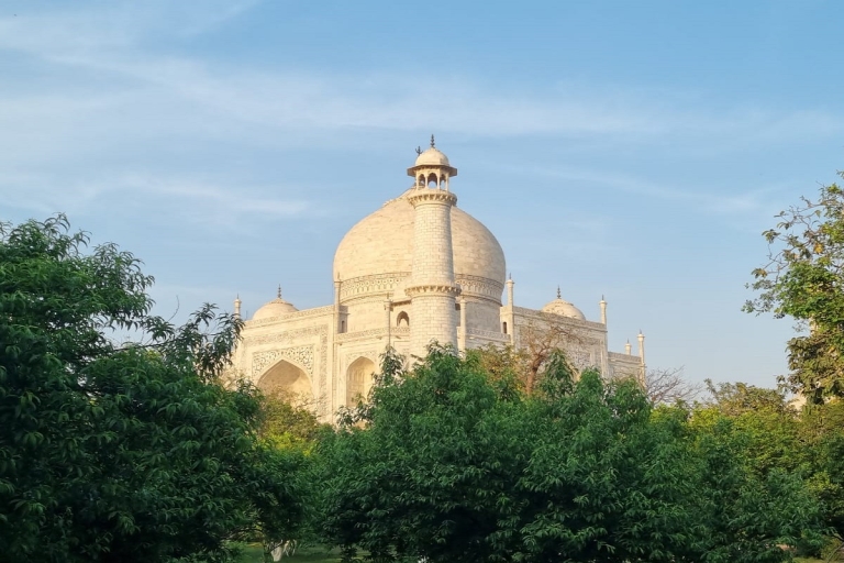 Delhi: Agra Mathura Vrindavan Sightseeingtour met lunch3-sterrenhotel in accommodatie, alleen lunch, auto en gids