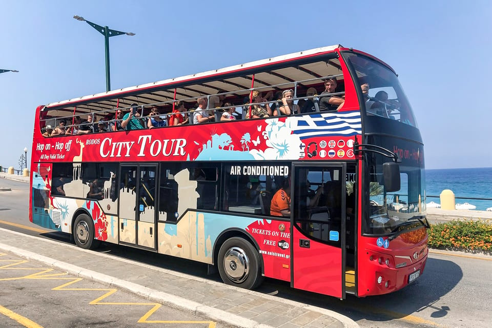 Tour panorâmico de ônibus antigo