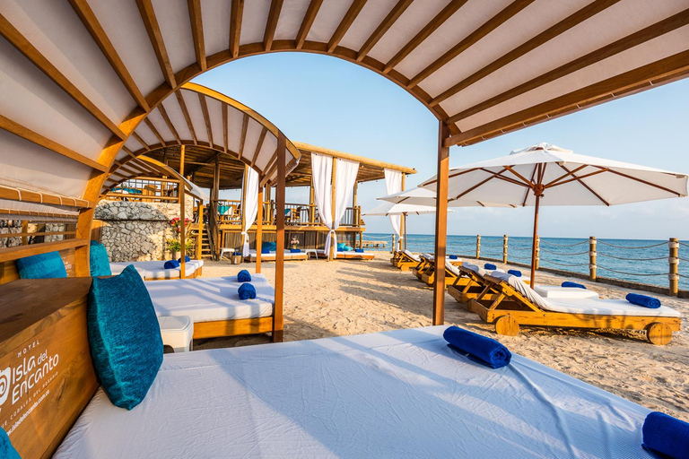 Islas Del Rosario, VIP Tour with Open Bar at Hotel Isla del Encanto