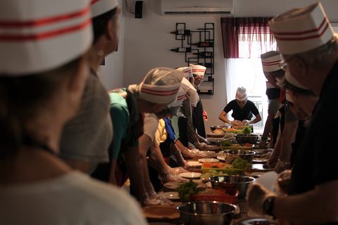 Phnom Penh: Market Tour and Khmer Cooking Class with Pickup