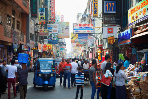 Walk and Explore Colombo City: Guided Walk with Food Tasting