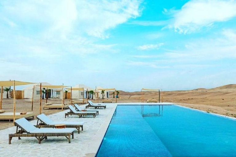 Agafay-Wüste: Quad-Bike, Mittagessen und BadeabenteuerTag in der Agafay-Wüste: Quadfahren, Mittagessen und Badespaß