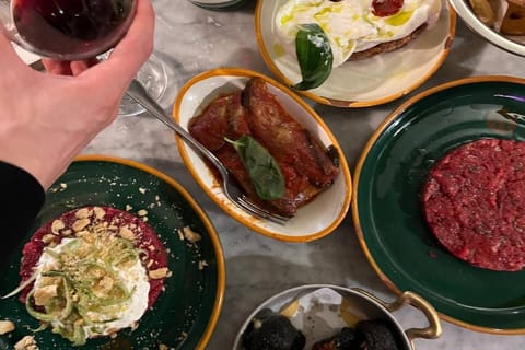 Milan: Downtown Food Tour of 7 Tastings with Risotto & Wine