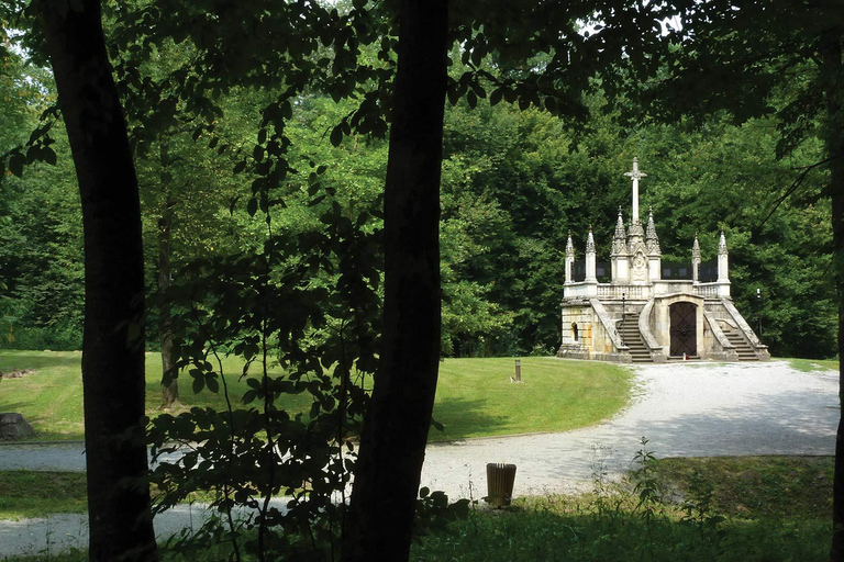 Two Countries, One Day: Private Castles, Coffee, History