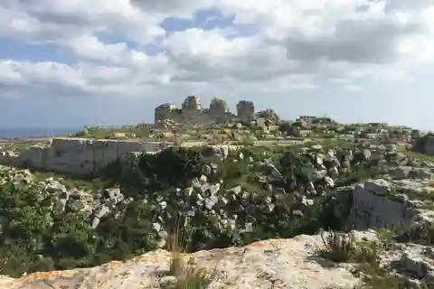 Syracuse: guided tour of the Greek fortress of the so-called. Euryalus Castle
