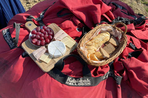 From Prague: Balloon ride with Champagne & Picnic